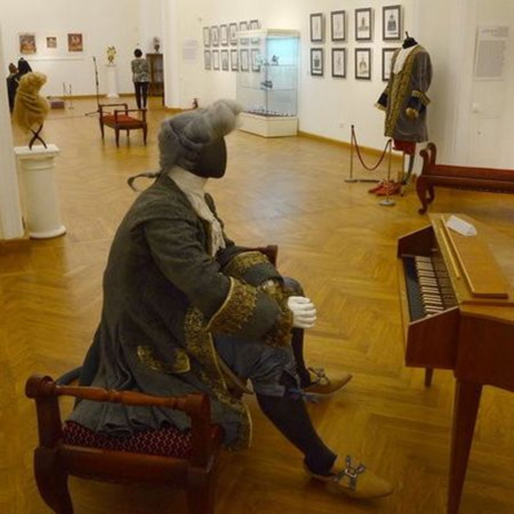 Tour of Mikhail Shemyakin exhibition. The artist and theater