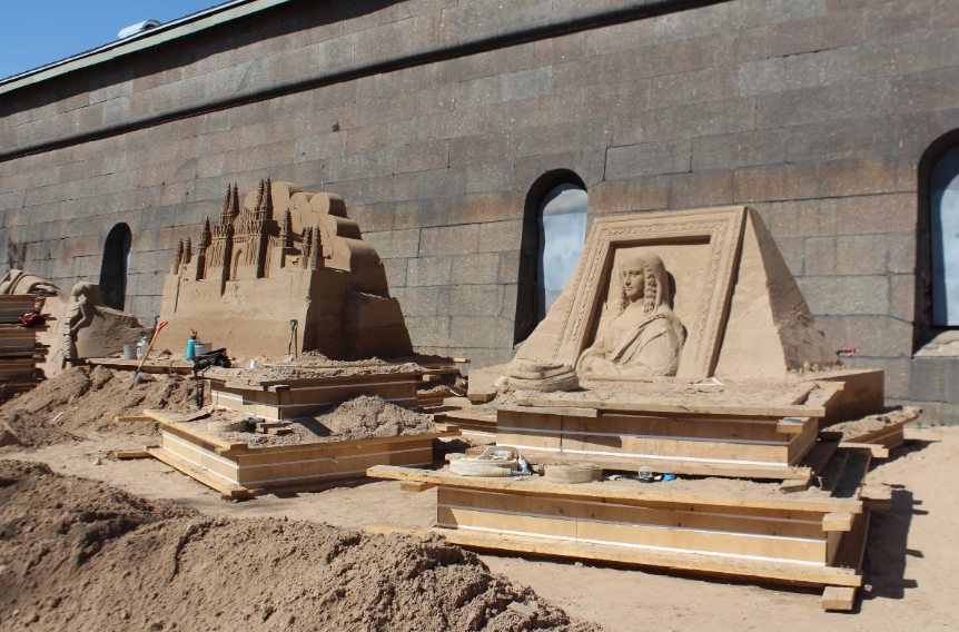 Festival of sand sculptures “World masterpieces”